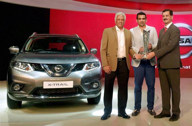 Former cricketers Mohinder Amarnath (extreme left) and Zaheer Khan unveil the World T20 Trophy at Nissan stall during the Auto Expo 2016 at Greater Noida on Wednesday. Nissal is a global partner of the tournament. Pic/PTI 