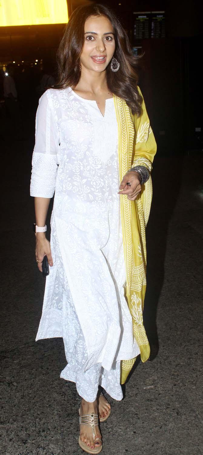 Rakul Preet Singh was spotted at her ethnic best at the Mumbai airport. Rakul Preet Singh is currently working on a Hindi and Tamil film at the same time. The actress confessed that she is a workaholic and likes to work for long hours