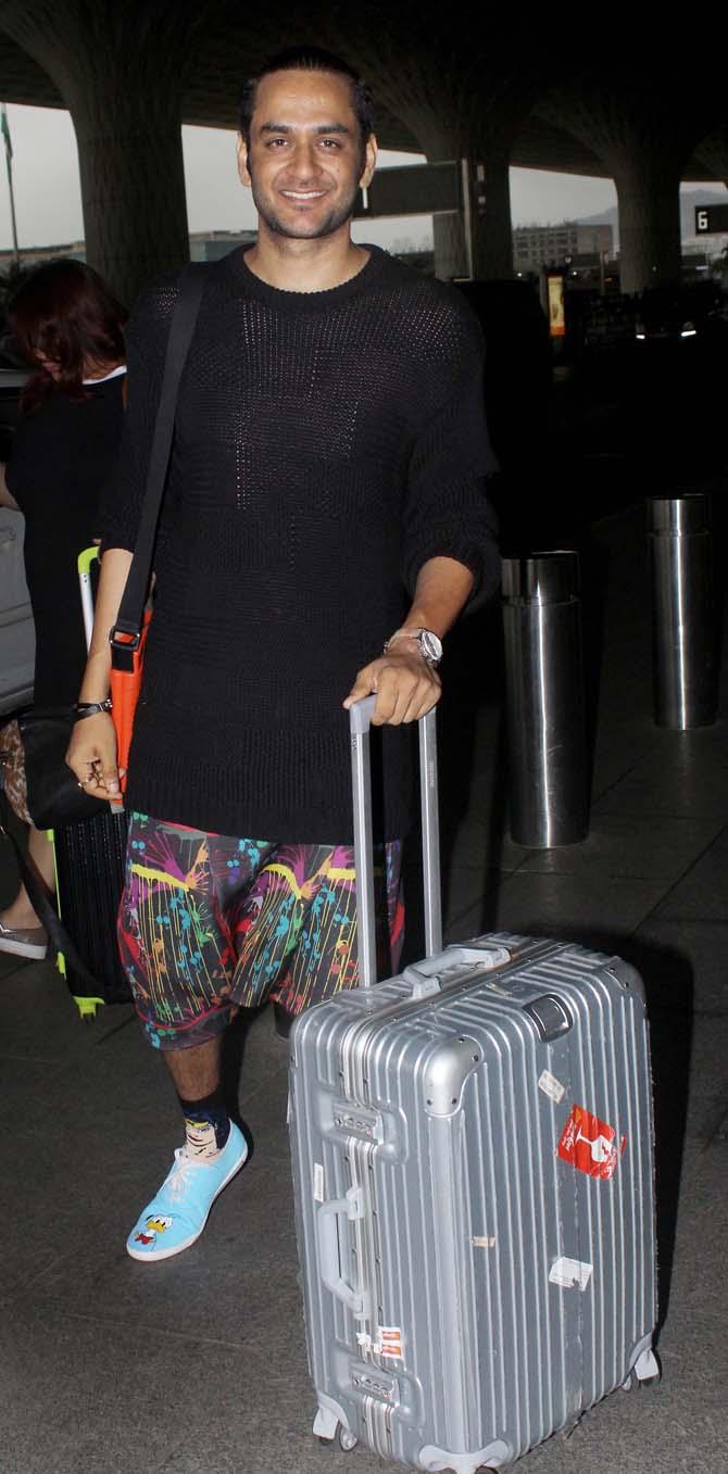 Vikas Gupta, of Bigg Boss fame, was spotted at the Mumbai airport. After his stint in Bigg Boss, Vikas Gupta has been working on his fitness around the clock. He recently posted a video of himself, stating, 'So I have been really working hard in the gym, have controlled what I eat. I have never done that before. I have always been the guy in debates or quizzes never on the sports field. Except a bit of badminton and then work happened which was always behind the screen. Well a lot changed since big boss. I was 92 kgs when I entered and today I am 78. Its not just the weight but a lot more changed. (sic)'