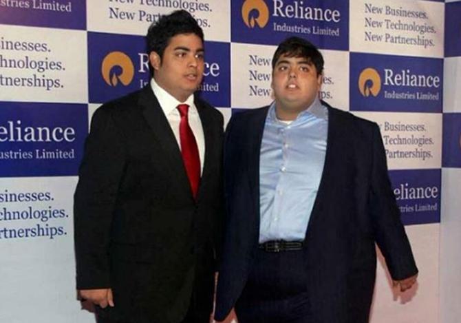 Anant Ambani, the younger son of Mukesh and Nita Ambani, lost a massive 108 kgs in a period of 18 months, which is truly inspiring. His weight loss story is one of grit and sheer will power that serves as a lesson for all those who want to lose weight with proper diet and fitness plans. Pic/Instagram In pic: Anant Ambani with his brother Akash Ambani
