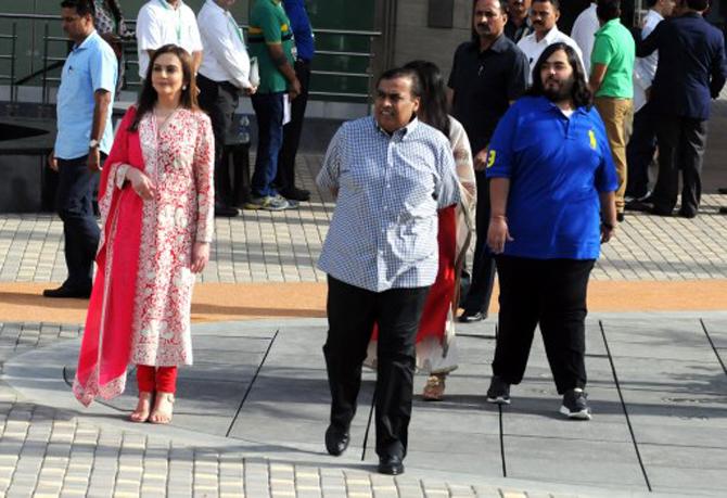 Inspired and motivated by his family, Anant Ambani decided to take his first steps towards getting fit. Anant's progress was monitored by celebrity trainer Vinod Channa, who has trained popular Bollywood celebrities the likes of John Abraham, Ayushmann Khurrana and Riteish Deshmukh among others. Pic/AFP In picture: Anant Ambani with Nita and Mukesh Ambani