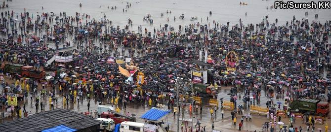 Ganesh Chaturthi lasts ten days, ending on the fourteenth day of the fortnight (Anant Chaturdashi)