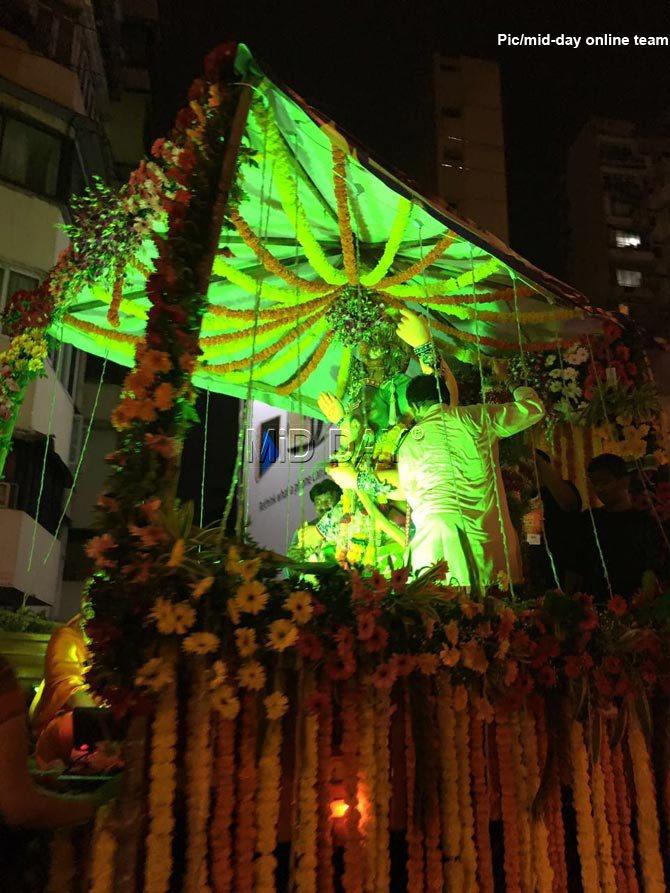 The heavy rains couldn't keep Mumbaikars from participating in Ganesh Visarjan festivities