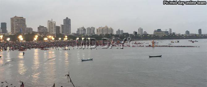 Devotees venture out in boats to immerse Ganesh idols