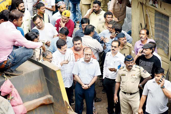The BMC chief, Ajoy Mehta, visited the spot as well to survey the damage caused