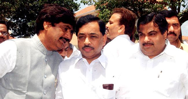 On June 3, 2014, Gopinath Munde, who made his entry into the Union Cabinet for the first time after the Lok Sabha polls, died of shock and cardiac arrest suffered during a road accident. The 64-year-old BJP leader was on his way to the airport when his car was hit by another vehicle at Prithviraj road-Tughlak road roundabout in the heart of the capital  In picture: Gopinath Munde, Narayan Rane and Nitin Gadkari outside Raj Bhavan