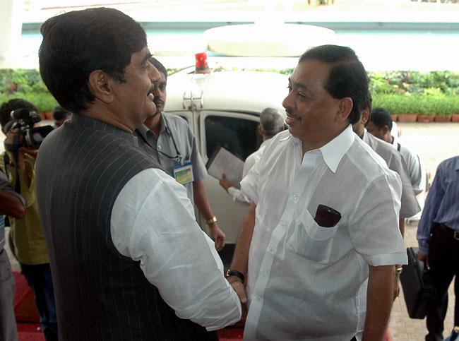 The cyber expert also claimed that BJP leader Gopinath Munde was 'killed' because he was aware of EVM hacking in the elections. He provided no proof to back up his claim In picture: Gopinath Munde and Narayan Rane