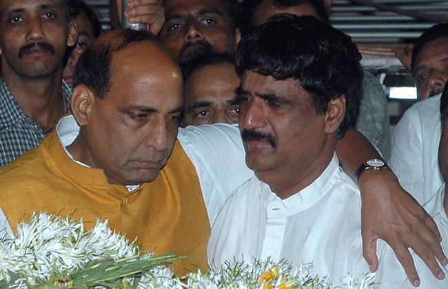 Gopinath Munde, who rose from the masses, established himself as a prominent leader of the BJP. Coming from the Other Backward Classes (OBC), his popularity made him an important part of the BJP. He was also an example for many for having three daughters as Beed, his home district, is notorious for female foeticide In picture: Rajnath Singh consoling Gopinath Munde following the death of Pramod Mahajan