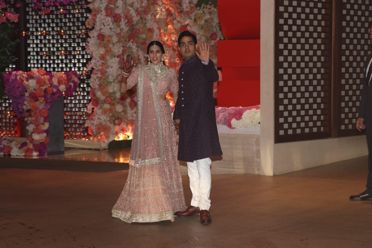 <p>Mukesh and Nita Ambani`s eldest son, Akash Ambani and his bride-to-be Shloka Ambani chose to go traditional for their pre-engagement bash on Thursday. All pictures/Yogen Shah</p>