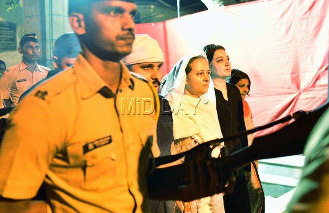 Roy's wife, Bhawna, who is seen here in white, looked visibly shaken as she attended the funeral proceedings. Officials said Roy shot himself in the bedroom. Upon hearing the gunshot, his wife Bhavana and two domestic helps rushed in. He was then taken to the Bombay hospital