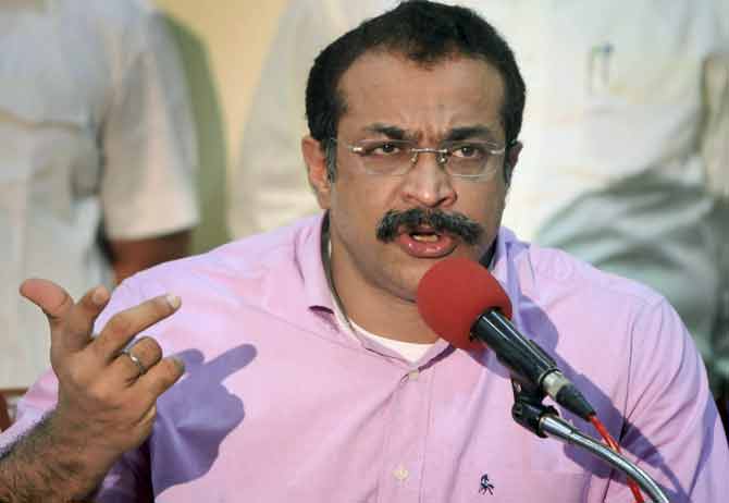 Widely known among his colleagues as the `hulk` with a `strong voice` to match, the 1963-born Himanshu Roy was considered one of the most upright police officers, having vast knowledge of the crime scenario in the city. Posted as an additional director general of police (establishment), he served Mumbai and Maharashtra in various important posts. In picture: File photo dated May 11, 2015, shows former joint commissioner of police (Crime), Himanshu Roy at a press conference in Mumbai. Pic./AFP