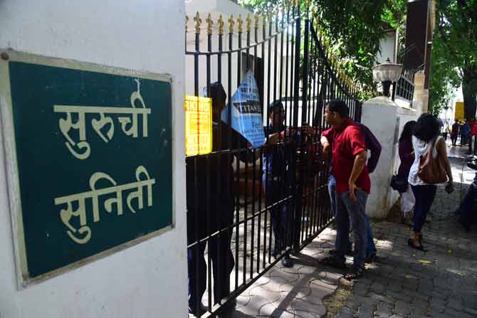Himanshu Roy`s driver constable Mahadev Maske was the first person to contact the control room of Mumbai Police and tell them about the incident. The control room alerted local police who rushed to Roy`s house and Bombay hospital. The news of his suicide shocked all of Mumbai police, as the officer was a very prominent face in the city and state police forces. He had been out of action for the past two years due to his cancer treatment