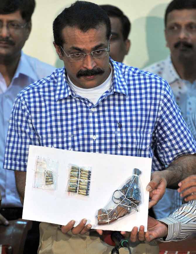 As former Joint Police Commissioner (Crime) and chief of Anti-Terrorist Squad (ATS), Himanshu Roy was credited with directing the investigations into several sensational crimes. These included the murder of journalist J. Dey. Besides, he directed the probe into the IPL match-fixing and betting scams of 2013 in which several top cricketers and Bollywood actor Vindu Dara Singh were among the accused. He was instrumental in solving the brutal murder of lawyer Pallavi Puryakayastha -- daughter of an IAS couple at the Centre -- at her Mumbai home in August 2012. Pic/AFP