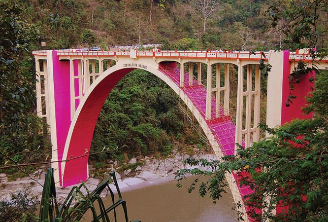 The Coronation Bridge in Darjeeling spans across the Teesta River and connects Darjeeling and Jalpaiguri. It is also known as the Sevoke Bridge. It was named to celebrate the coronation of King George VI in 1937 and was completed in 1941.