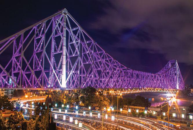 Also known as Rabindra Setu, Howrah Bridge is made over the Hoogly River, Kolkata. This bridge that connects Kolkata and Howrah is the largest cantilever bridge in India.