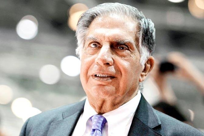 Ratan Tata: The 81-year-old philanthropist and the former chairman of the Tata Group is single. Under the leadership of Ratan Tata, the Tata Group reached newer heights, but the renowned industrialist never got the time to tie the knot