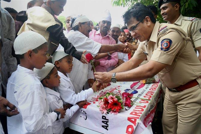 Police officers greet Muslim community during the Eid festival in Mumbai on Monday. Pic/PTI 