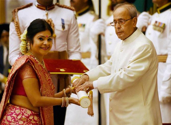 President Pranab Mukherjee presents the Padma Shri to folk singer Malini Awasthi. Pic/PTI