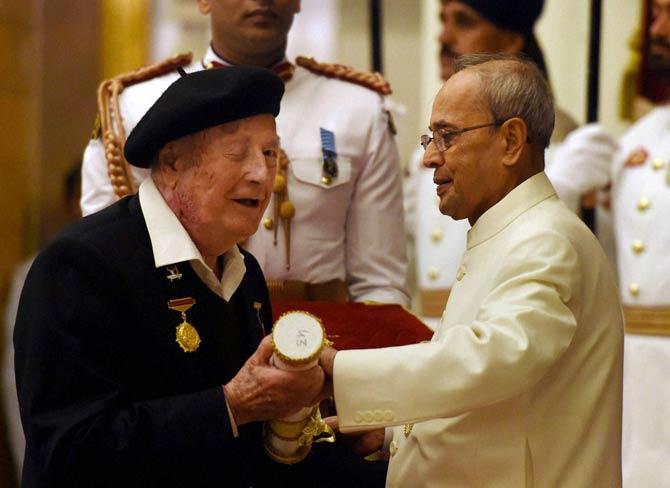 President Pranab Mukherjee presenting the Padma Shri to Michael Postel, President Musee Asiatica (Museum of Asiatic Arts ) in Biarritz, France. Pic/PTI