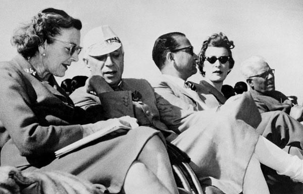 Jawaharlal Nehru talks with Lady Mountbatten during a display given by the New Delhi Glider Club, 27 February 1959.