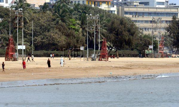 Chowpatty Beach at Marine Drive: It is related to the famous Dandi March, launched to protest the salt tax imposed by the British. Since Gandhi had forbidden women from accompanying him on the Dandi March to Sabarmati in 1930, thousands of women in Mumbai led by freedom fighters Kamaladevi Chattopadhyay and the Captain Sisters, decided to make salt at the Chowpatty