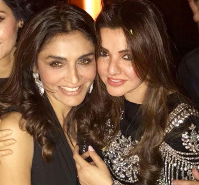 Kaykasshan made her debut in the Bollywood with 'Hera Pheri' in the songs 'Jabhi Koi Haseena' and 'Mujse Milti Hai Ek Ladki'