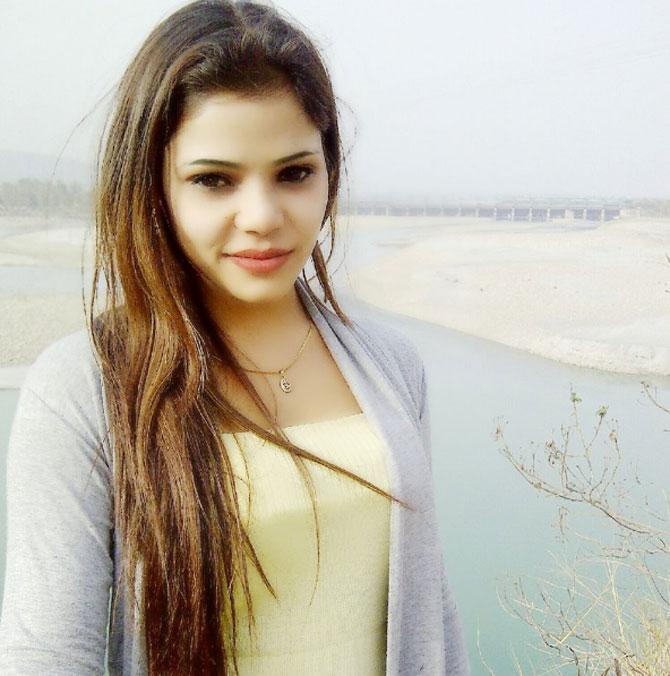 The Amboli police and Unit 9 of the crime branch have launched a parallel investigation into the case. Police sources said that a murder angle is also being investigated. 'There was a wound on her head,' the police said. The body was sent for autopsy