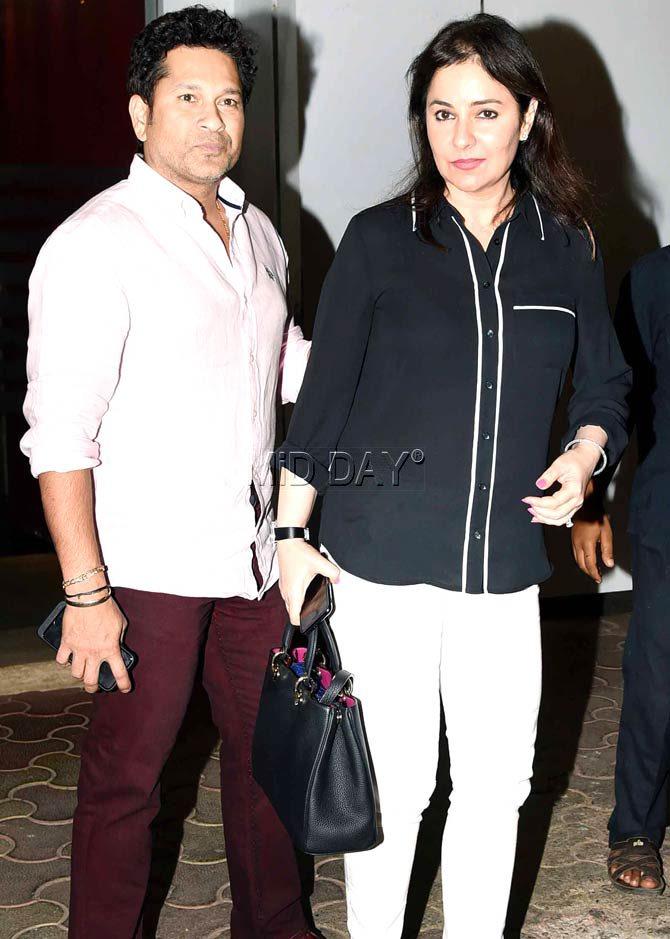 Sachin and Anjali Tendulkar:Anjali and Sachin Tendulkar's love story blossomed at an airport. Anjali Mehta, who was a medical student then, ran after 17-year old Sachin when she saw him at the airport. She went to receive her mother from the airport, something which she totally forgot upon seeing the young cricketer. There has definitely been no turning back for this Mumbai couple. They have two children - Sara and Arjun