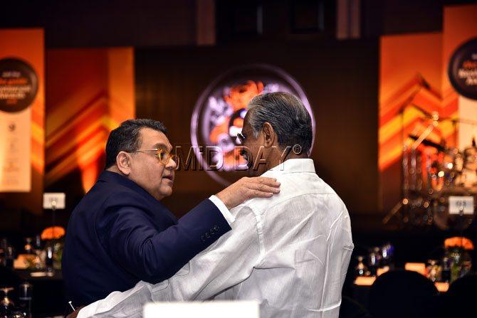 Kunal Vijaykar and Mani's lunch home owner KS Narayanaswamy at The Guide restaurant Awards at St Regis, Lowerparel in Mumbai on April 3,2018. Pic/Pradeep Dhivar