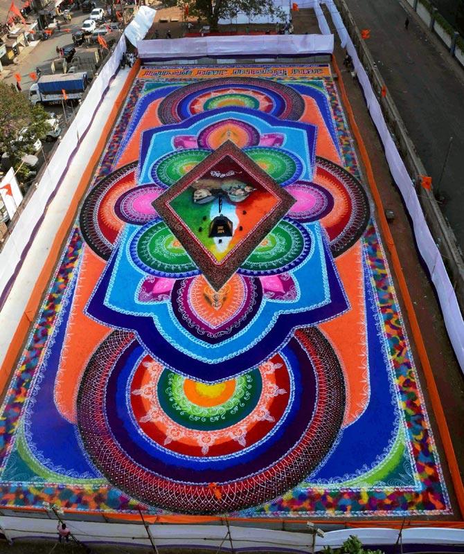 Huge rangoli in Kurla