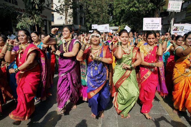 Marathi women performing a group dance