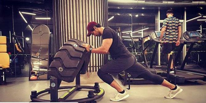 Kunal Kapoor is often spotted training at the Body sculptor gym. The actor focuses not only on building his physique but also on gaining physical strength. Kunal was last seen in the film Gold along with Akshay Kumar
