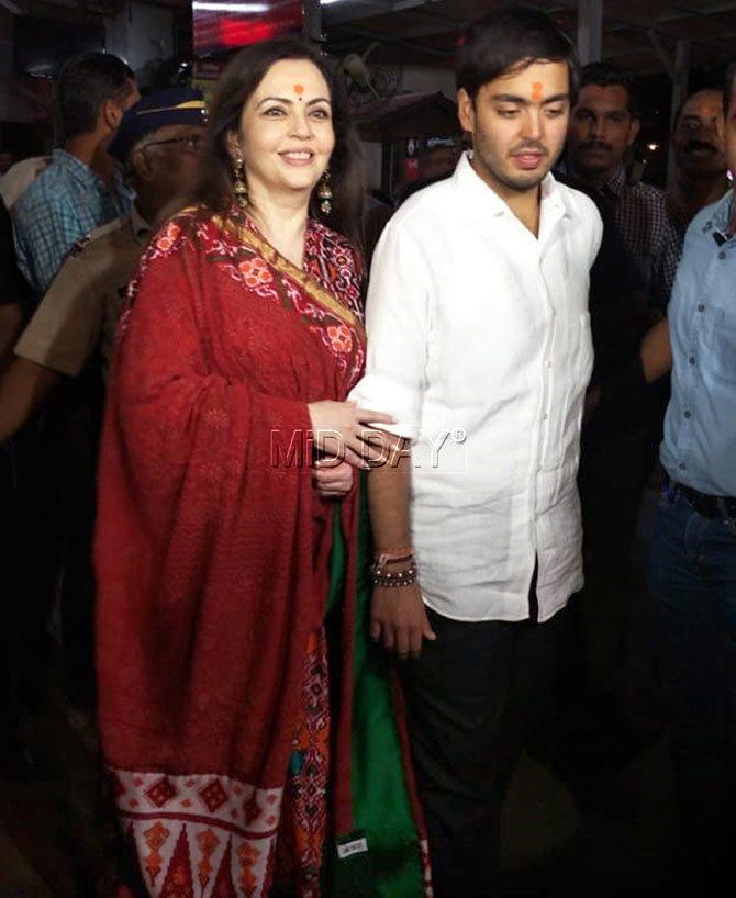 The guest list included Shah Rukh Khan, Karan Johar, Gauri Khan, Aishwarya Rai Bachchan with daughter Aaradhya Bachchan, Katrina Kaif, Kiran Rao, John Abraham, Natasha Poonawalla and others added their stardust at the engagement bash of Akash and Shloka. Filmmaker Rajkumar Hirani and celebrity photographer Dabboo Ratnani also posed with the couple and made their day a memorable one