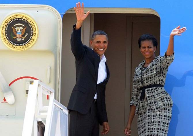 US President Barack Obama and his wife Michelle wave as they board Air Force One to depart for New Delhi from Chattrapati Shivaji International airport in Mumbai on November 7, 2010. Pic/AFP