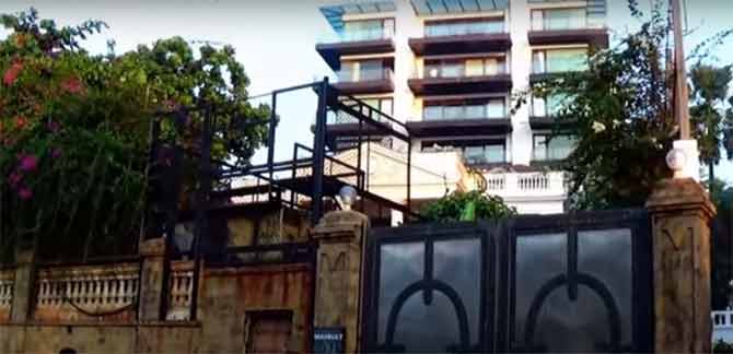 Mannat, located in Bandra, is among the most famous pieces of property in the city. Worth around 200 crores, the sea-facing bungalow comes with 2 elevators, a private bar, library, a lounge area and two living rooms. It is the home of Bollywood superstar Shah Rukh Khan. Pic/Youtube Screengrab