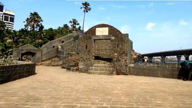 Bandra Fort: Castella de Aguada also known as the Bandra Fort has been used as a shooting site by many Bollywood filmmakers. Several scenes from the film 'Jaane Tu..Ya Jaane Na' and Salman Khan's superhit film 'Wanted' were shot at Bandra Fort. The fort has also been featured in another Bollywood blockbuster 'Dil Chahta Hai' starring Aamir Khan. The fort is owned by the Archaeological Survey of India (ASI) and it is one of the most popular tourist attractions in Mumbai.