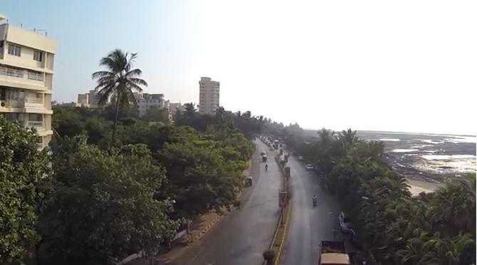 Carter Road: The 1.25 kilometre-long walkway in Bandra (West) is popular amongst youngsters, adults and celebrities alike. A jogging track, kid's play area, a dog park, along with the Promenade, roadside eateries, and sea-facing restaurants make this area one of the most sought-after shooting locations for filmmakers. Subhash Ghai's 2003 film 'Jogger's Park' was shot at Carter Road.