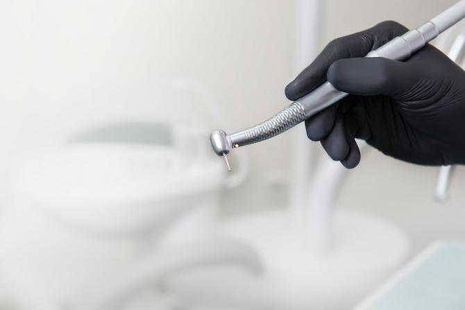 A dental drill fell into the windpipe of a patient while he was undergoing a root canal procedure. It was however, successfully removed by doctors at Nagpur's Getwell Hospital. The dangerous position of the drill meant that even slight dislodgement could have resulted in tragedy.