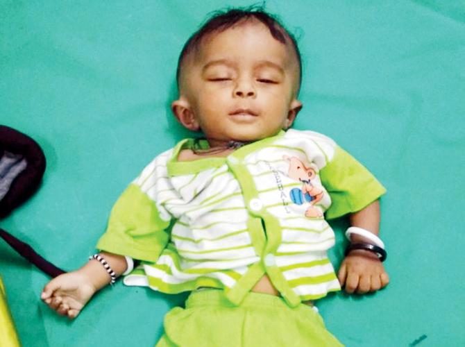 A slip up in high heels led to the death of a six-month-old baby boy in Kalyan. The incident occurred when the baby's family was attending a wedding in the Matoshri Hall in Kalyan's Ram Baug area. His mother was wearing high heels and carrying him when she was on her way to the ground floor from the second floor. She lost her balance as she was not able to walk properly in the footwear. In the freak mishap, the baby fell from her hands. The accident damaged his spine, and he died before he could be taken to the hospital