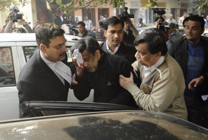Jan 25, 2011: Rajesh Talwar attacked in Ghaziabad court premises