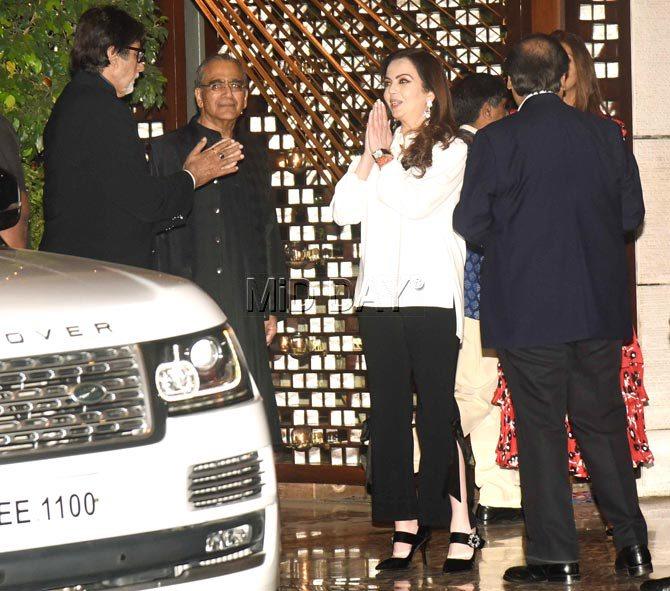 Amitabh Bachchan and Nita Ambani exchange pleasantries at Mukesh Ambani's bash welcoming London Mayor Sadiq Khan