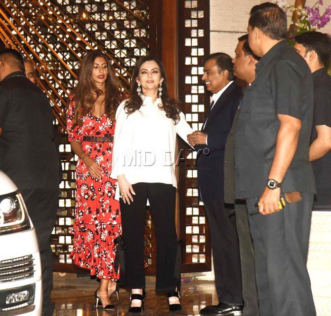 'Fantastic meeting the godfather of Bollywood @amitabhbachchan in Mumbai tonight. #LondonIsOpen to Bollywood movies and their incredible talent,' tweeted London Mayor Sadiq Khan about meeting Amitabh Bachchan