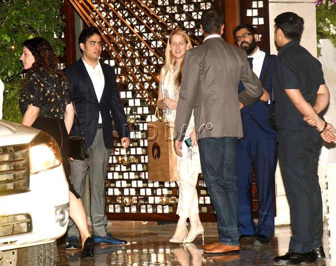 Akash Ambani with other guests at Mukesh Ambani's grand bash welcoming London Mayor Sadiq Khan
