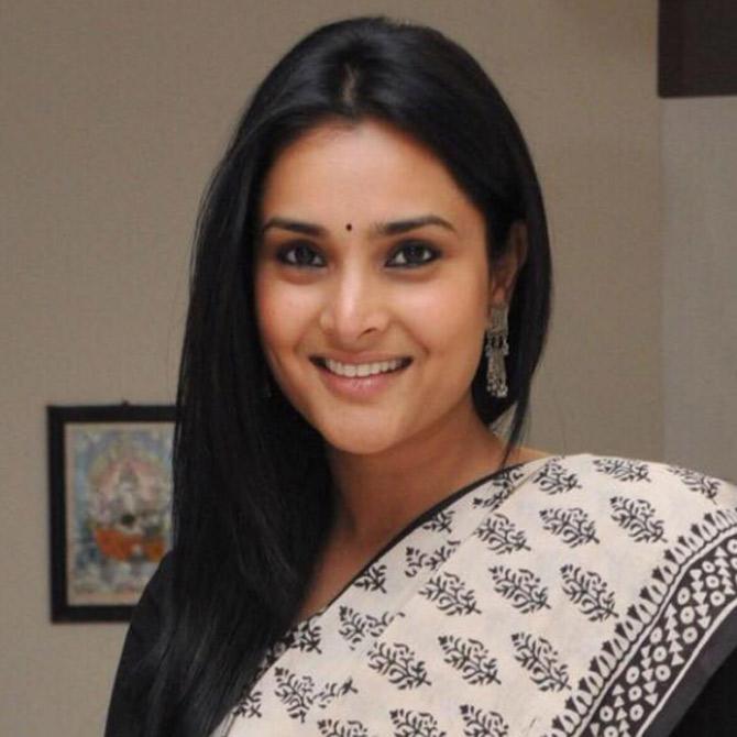 Divya Spandana has worked in Kannada and Tamil film industry. She has worked in prominent films like  Aakash, Gowramma, Amrithadhare, Sanju weds Geetha with Spandana which is considered among the best in her career