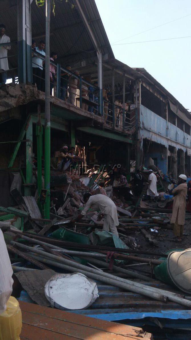 A part of the sky-walk near the eastern exit of the large station collapsed after it caught fire