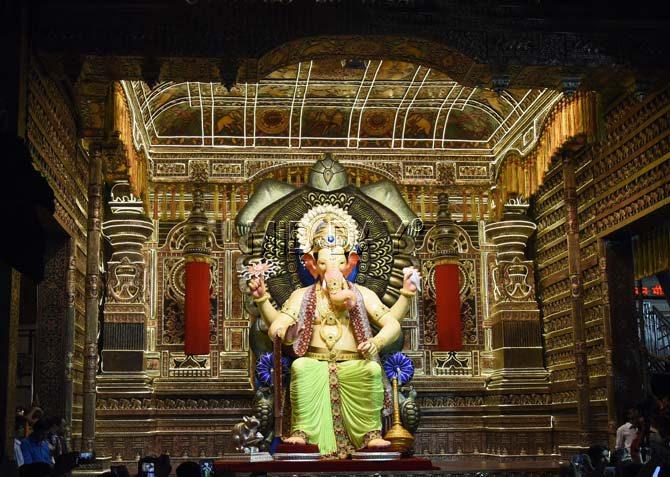 Lalbaugcha Raja Ganesh Utsav 2017 will be inaugurated on Thursday August 25, 2017, early morning at 4.00 am