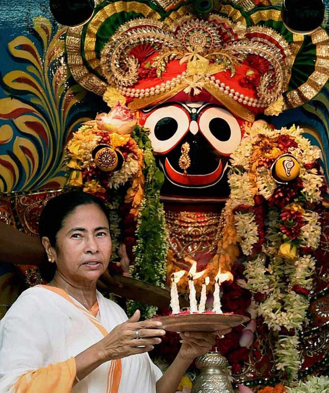 West Bengal Chief Minister Mamata Banerjee performs aarti of Lord Jagannath during 45th ISKCON Ratha Yatra in Kolkata on Wednesday. Pic/PTI
