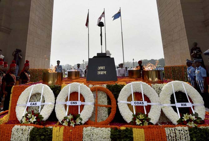 The Amar Jawan Jyoti where Defence Minister Manohar Parrikar along with the Chief of Army Staff, General Dalbir Singh Suhag,Naval Chief Admiral Sunil Lanba and Chief of the Air Staff, Air Chief Marshal Arup Raha paid homage to Kargil war martyrs at Amar Jawan Jyoti on the occasion of Kargil Vijay Diwas in New Delhi on Tuesday