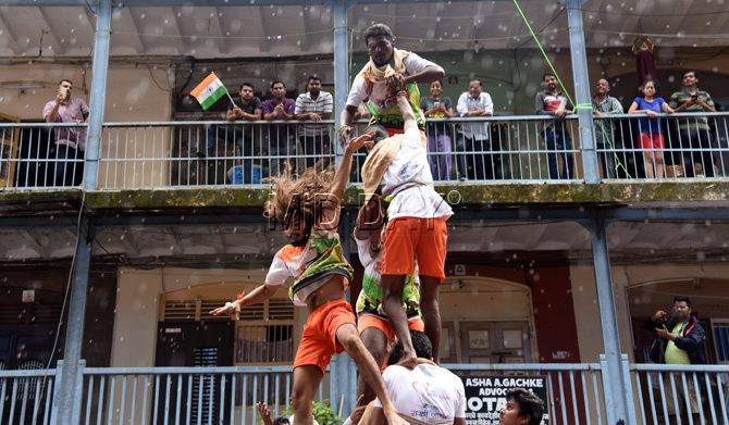 The organisers made it a point to check the identity cards of all the younger Govindas to ensure they complied with the minimum age requirement of 14, besides other conditions stipulated by the government. Pic/Rane Ashish