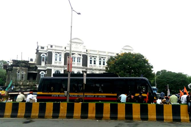 South Mumbai's schools will remain quiet as well. Students of schools have been given the day off, so they are not inconvenienced by traffic congestion expected due to Maratha Kranti Morcha (Pic/Yogesh Chavan)